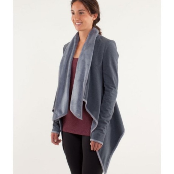 LULULEMON fleece waterfall cardigan in black - Picture 2 of 8